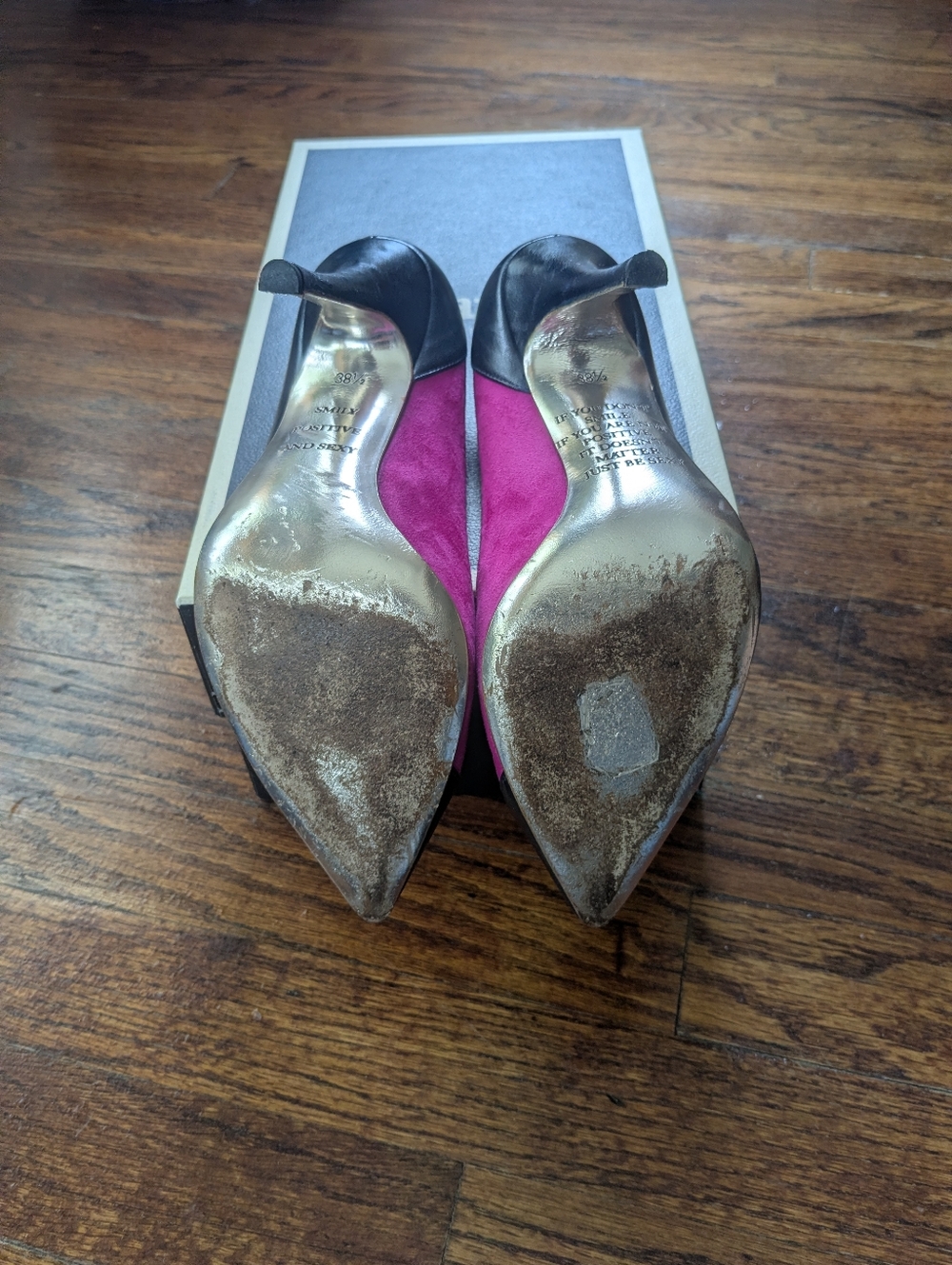 Two-Tone Italian Pointed Pumps in Fuchsia and Black - Picture 6 of 13